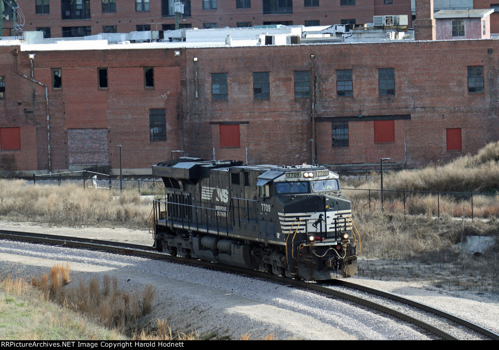NS 7709 is train P69 heading around the curve at Boylan